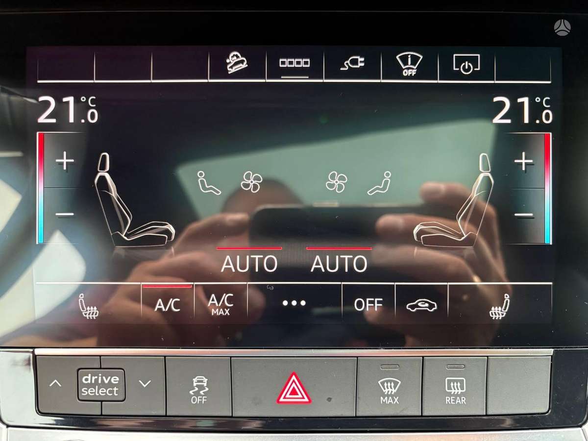Audi e-tron S, off-road / crossover