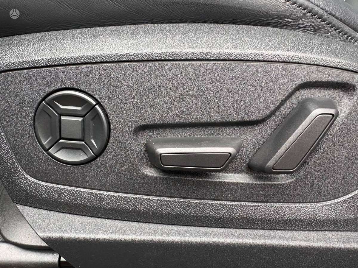 Audi e-tron S, off-road / crossover