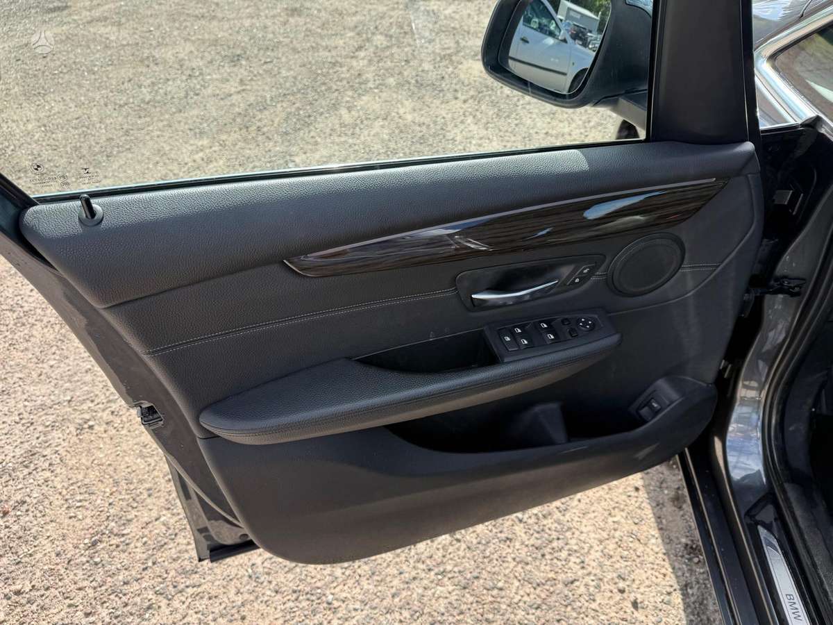 BMW 218 Active Tourer, 2.0 l., hatchback