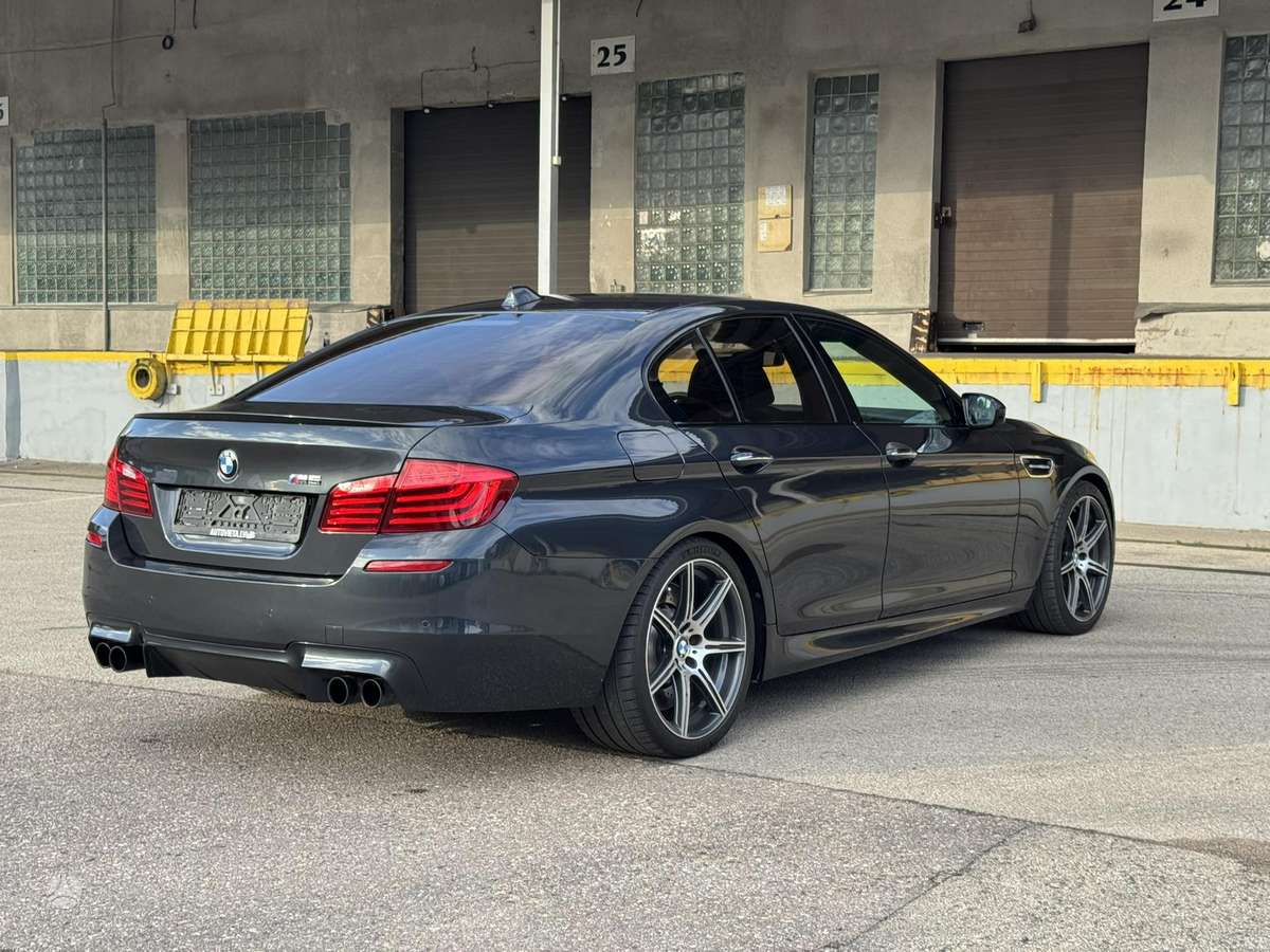 BMW M5, 4.4 l., Седан