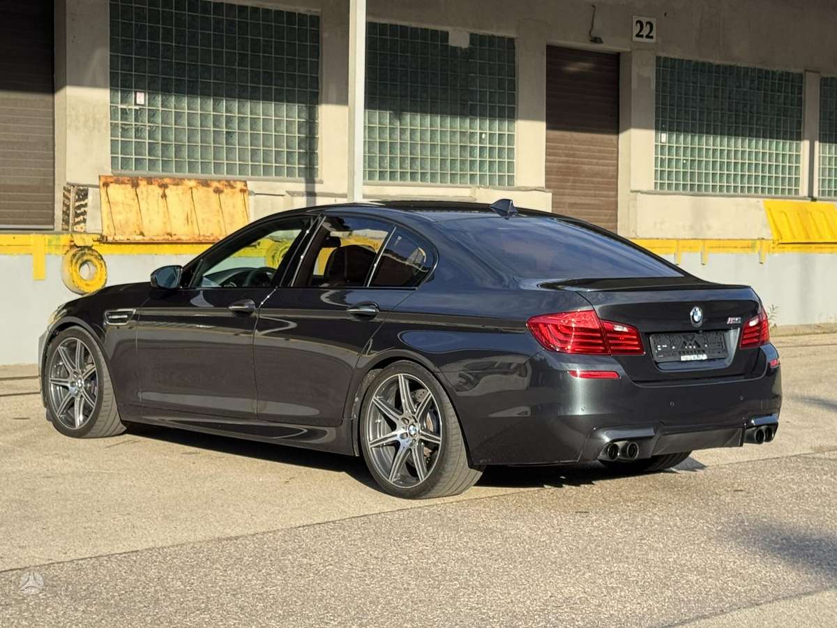 BMW M5, 4.4 l., Седан