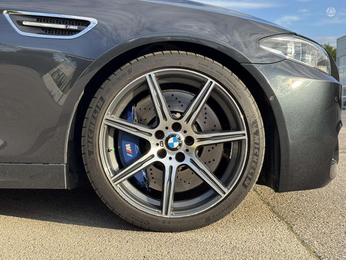 BMW M5, 4.4 l., Седан