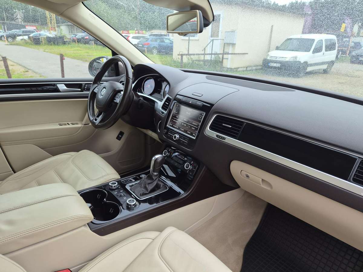 Volkswagen Touareg - 8