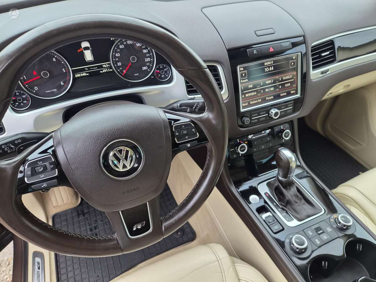 Volkswagen Touareg - 11
