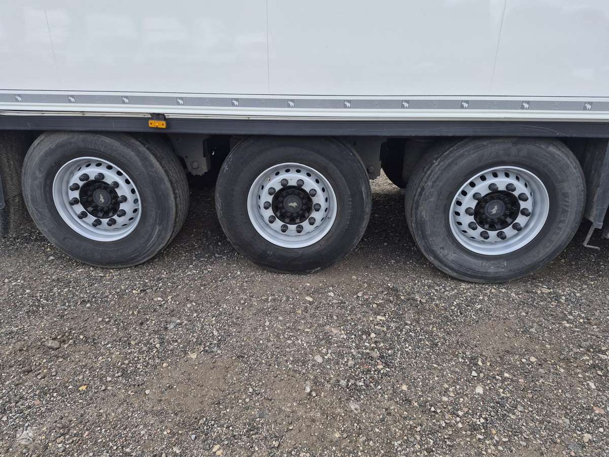 Schmitz SKO 24  Double Stock, refrigerated