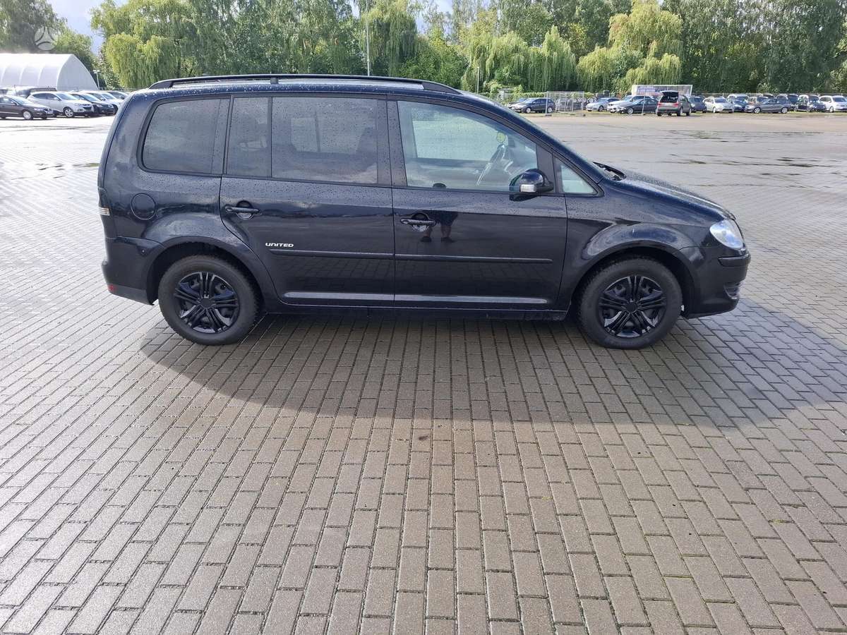 Volkswagen Touran - 4