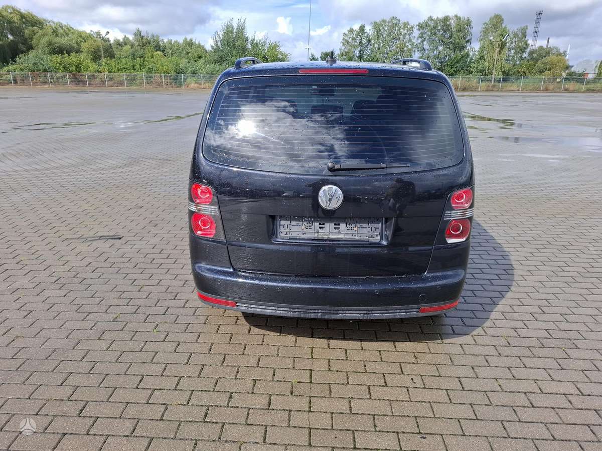 Volkswagen Touran - 6