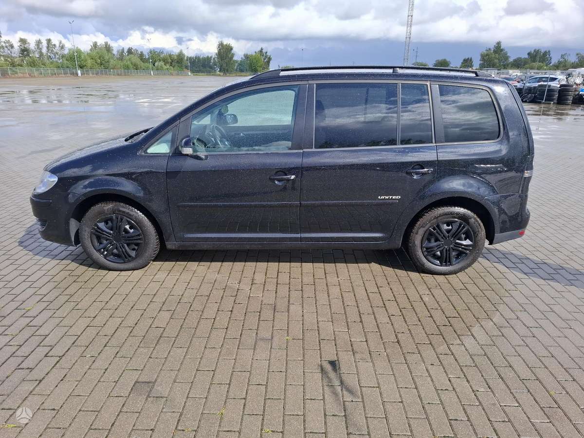 Volkswagen Touran - 8