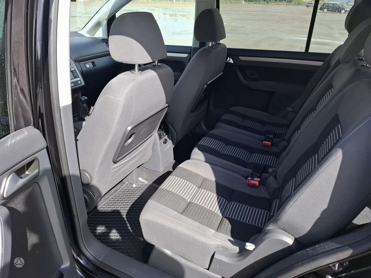 Volkswagen Touran - 10