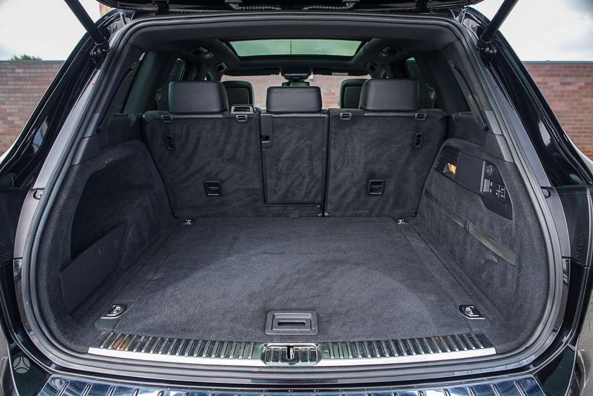 Volkswagen Touareg - 11