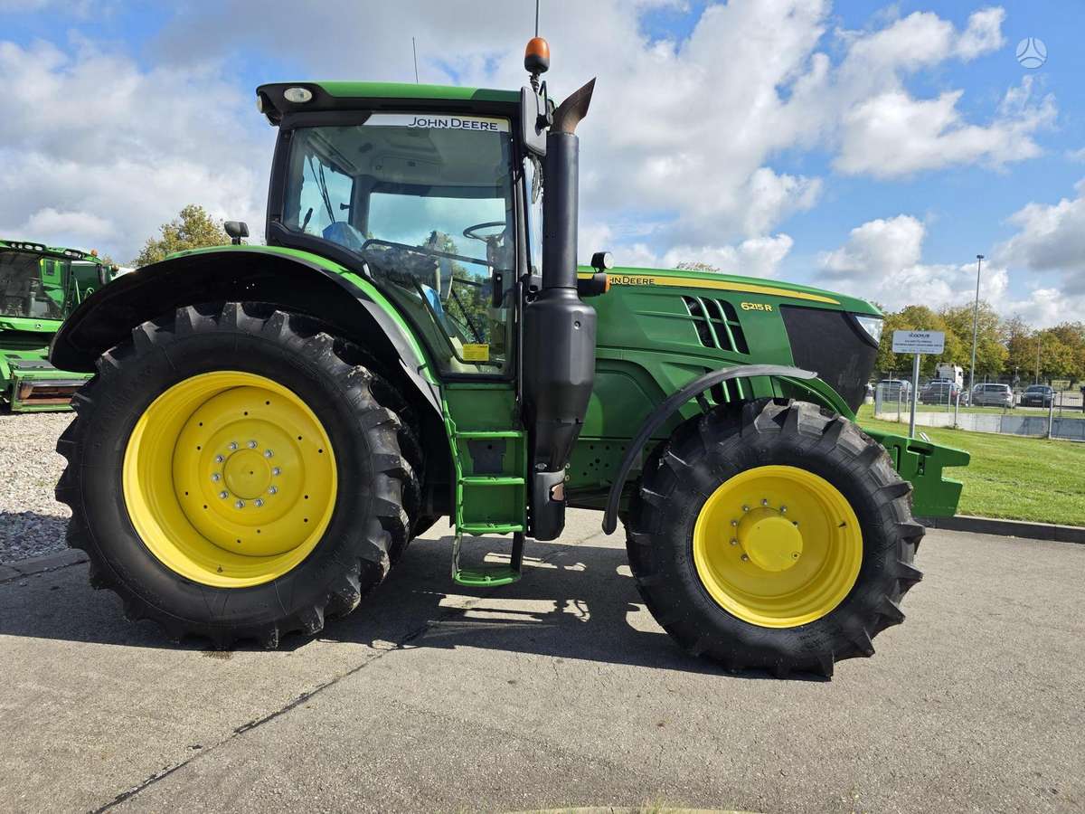 John Deere 6215R, traktoriai