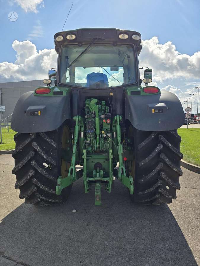 John Deere 6215R, traktoriai
