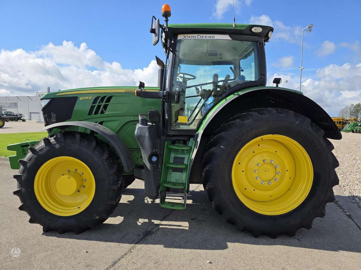 John Deere 6215R, tractors