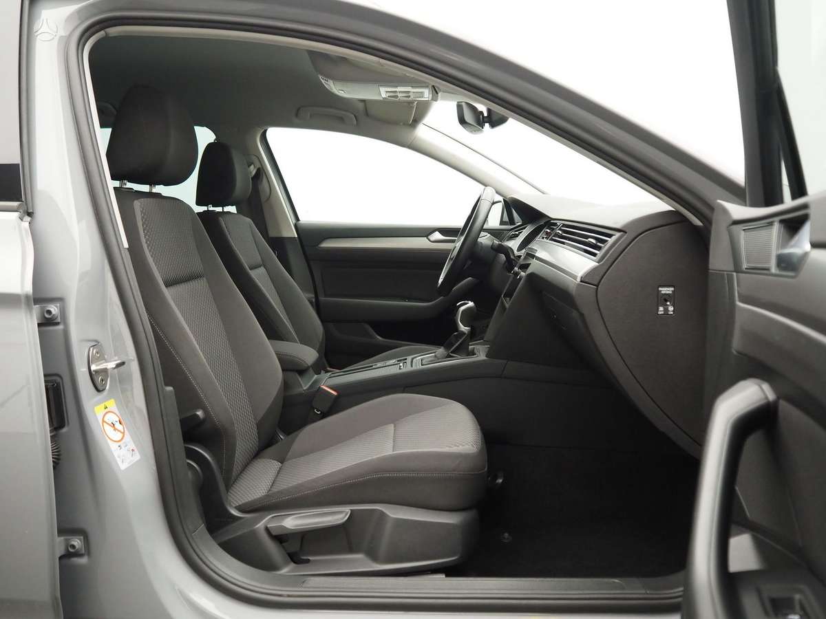 Volkswagen Passat - 11