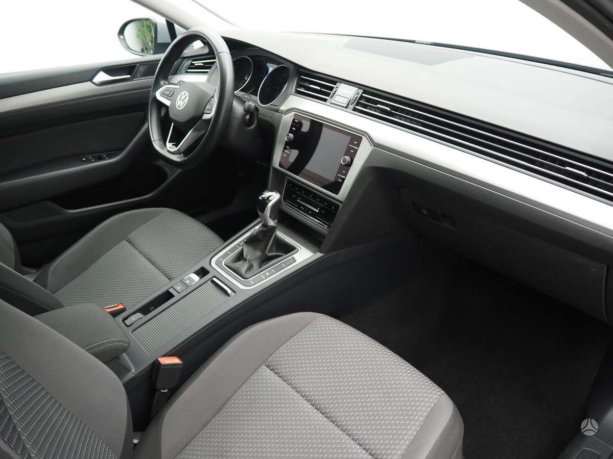 Volkswagen Passat - 12