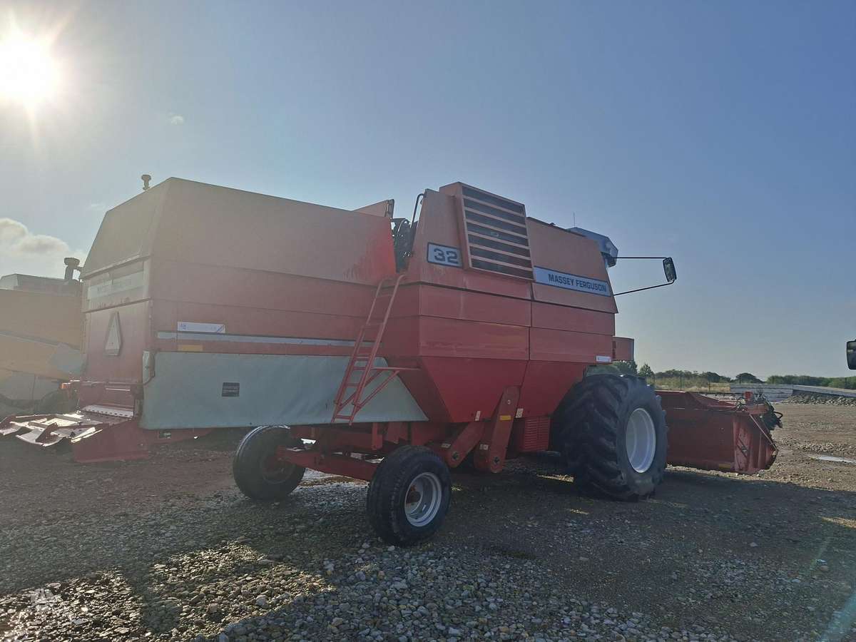 Massey Ferguson 32, kombainai