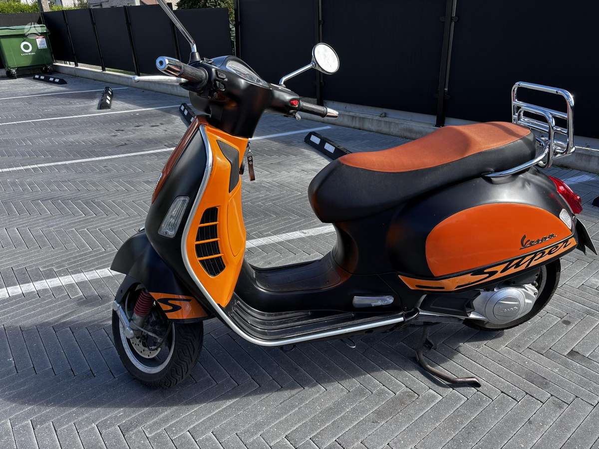 Piaggio Vespa 125cc, мотороллеры / мопеды