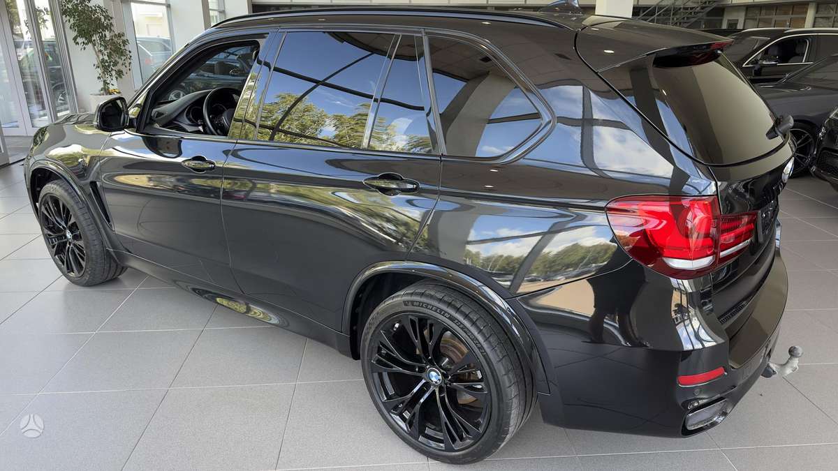 BMW X5, 3.0 l., off-road / crossover