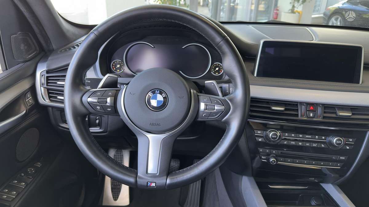 BMW X5, 3.0 l., off-road / crossover