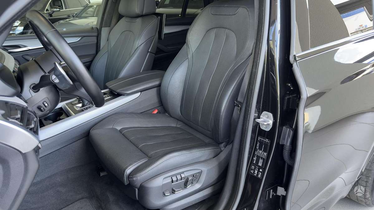 BMW X5, 3.0 l., off-road / crossover