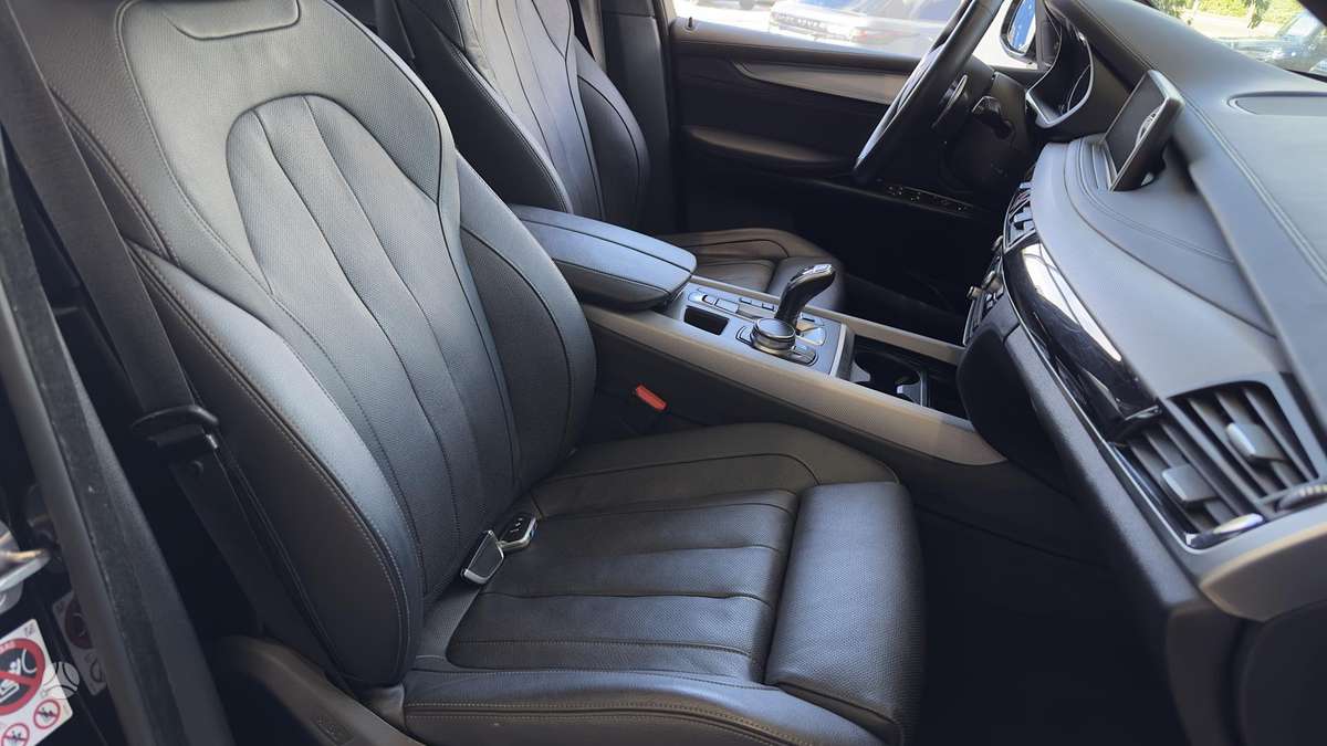 BMW X5, 3.0 l., off-road / crossover