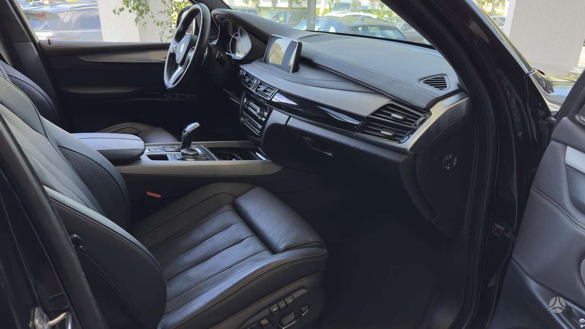 BMW X5, 3.0 l., off-road / crossover