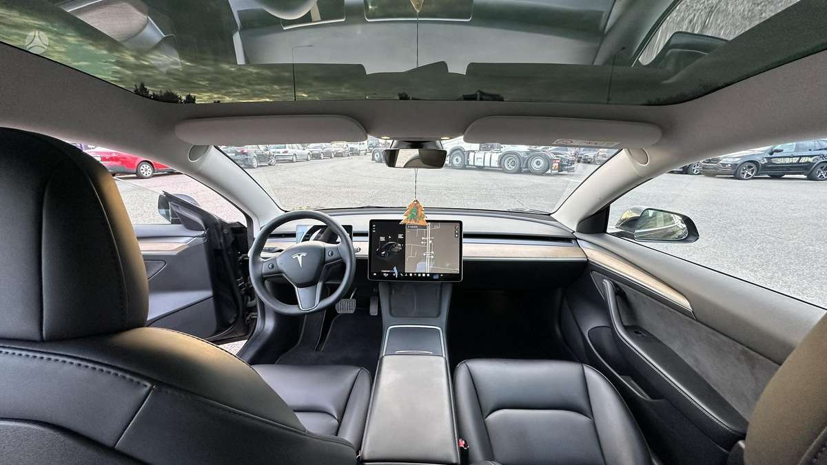 Tesla Model 3 - 9