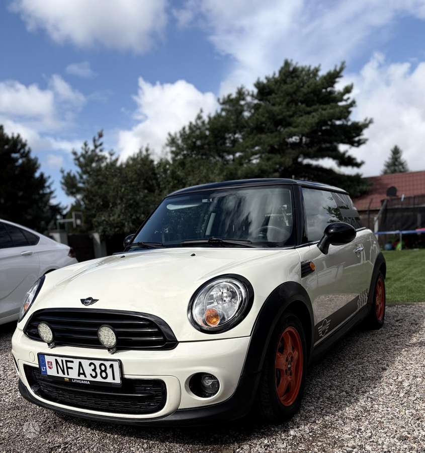 Mini Cooper, 1.6 l., hatchback
