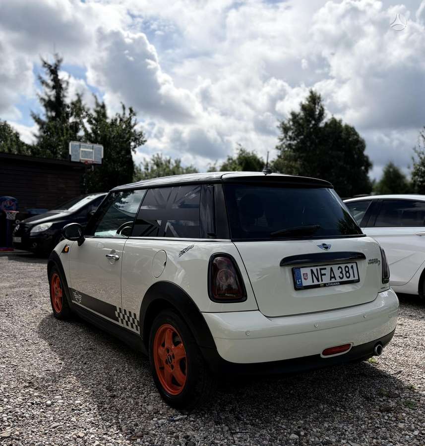 Mini Cooper, 1.6 l., hatchback