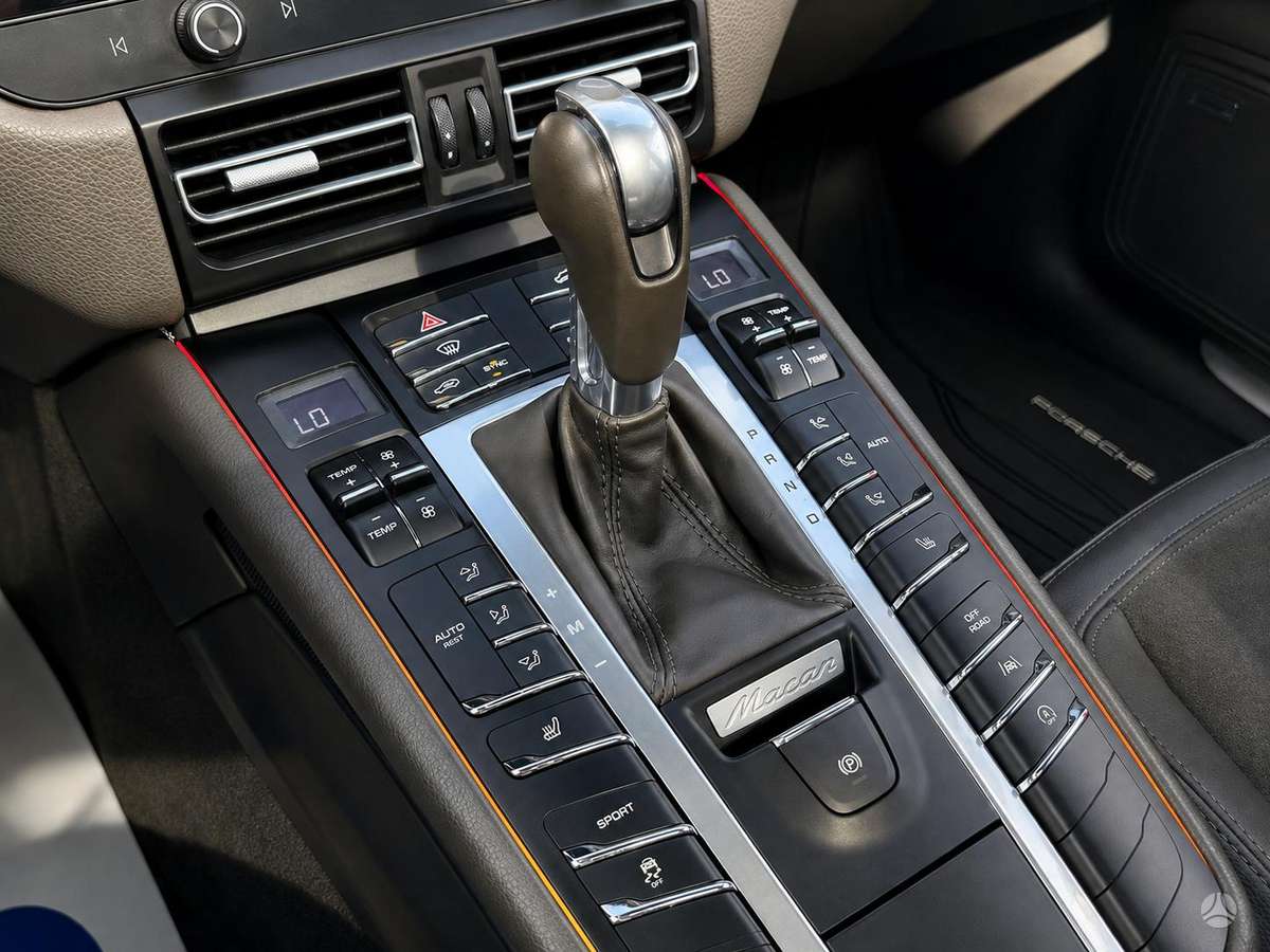 Porsche Macan, 2.0 l., off-road / crossover