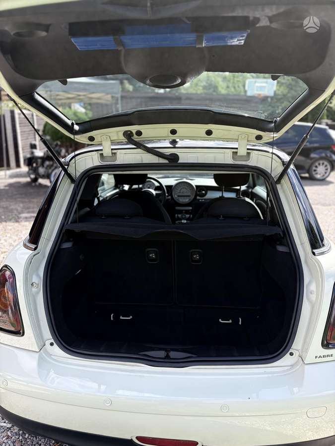 Mini Cooper, 1.6 l., hatchback