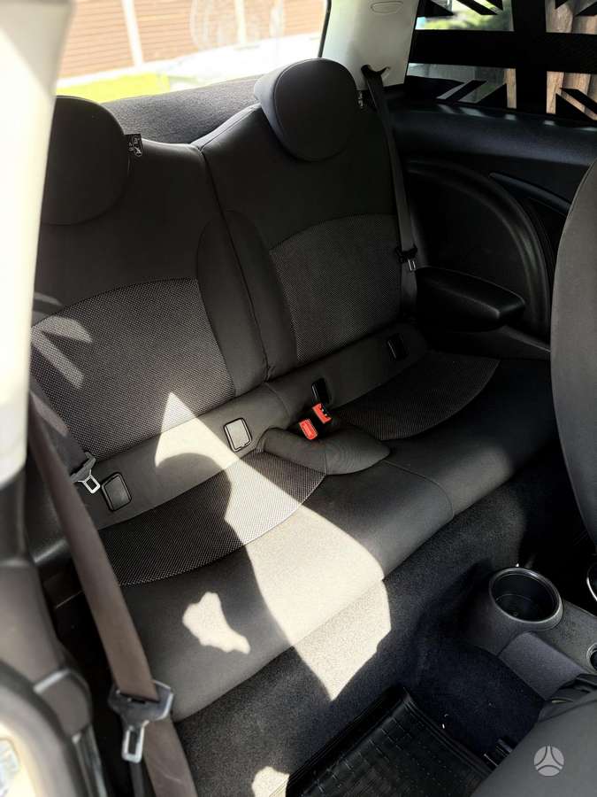 Mini Cooper, 1.6 l., hatchback