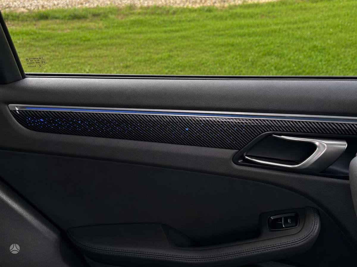 Porsche Macan, 2.0 l., off-road / crossover