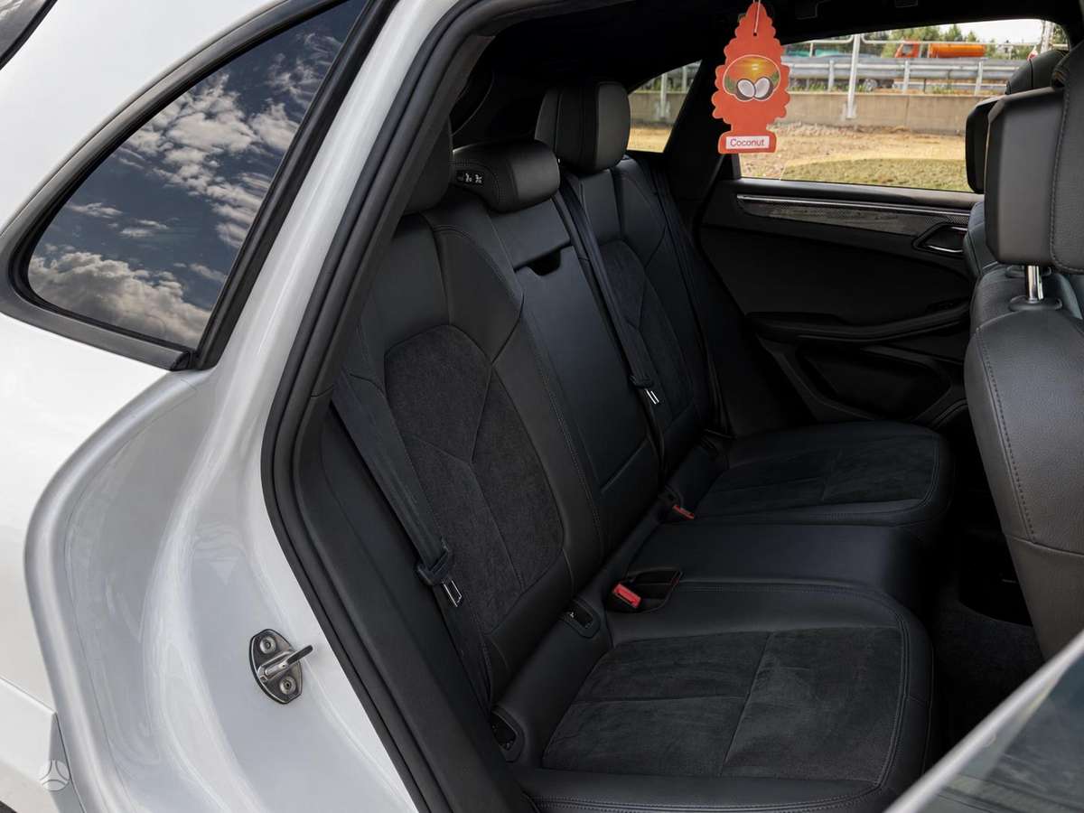 Porsche Macan, 2.0 l., off-road / crossover