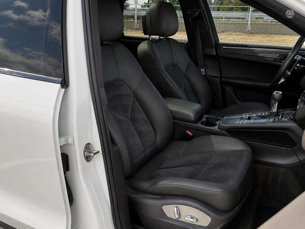 Porsche Macan, 2.0 l., off-road / crossover