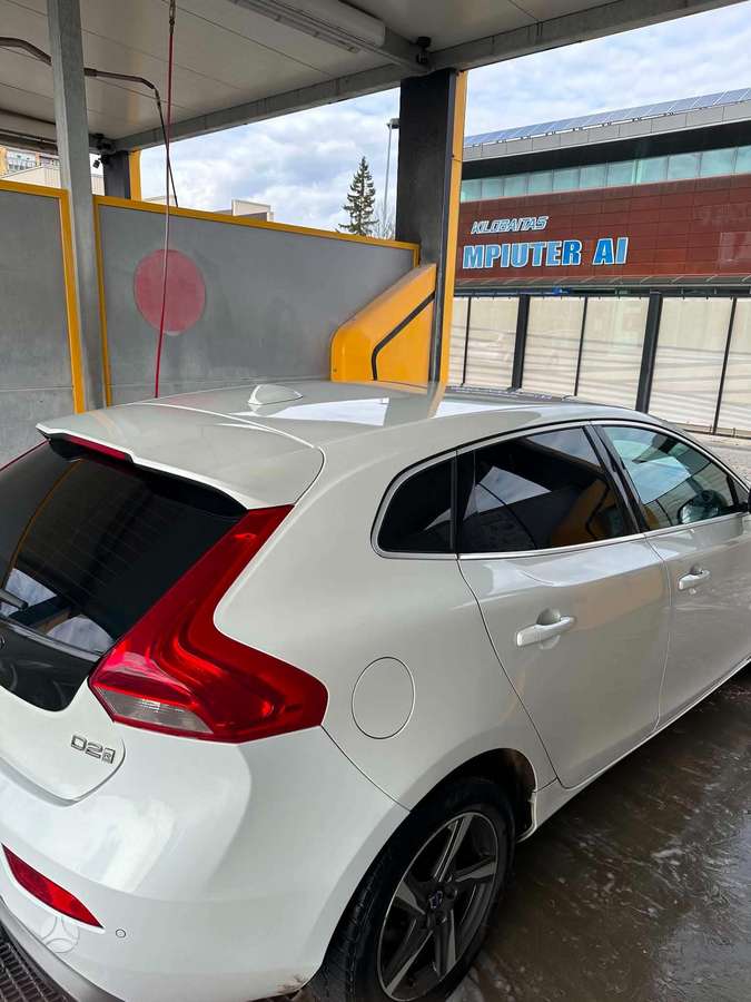 Volvo V40, 2.0 l., hatchback