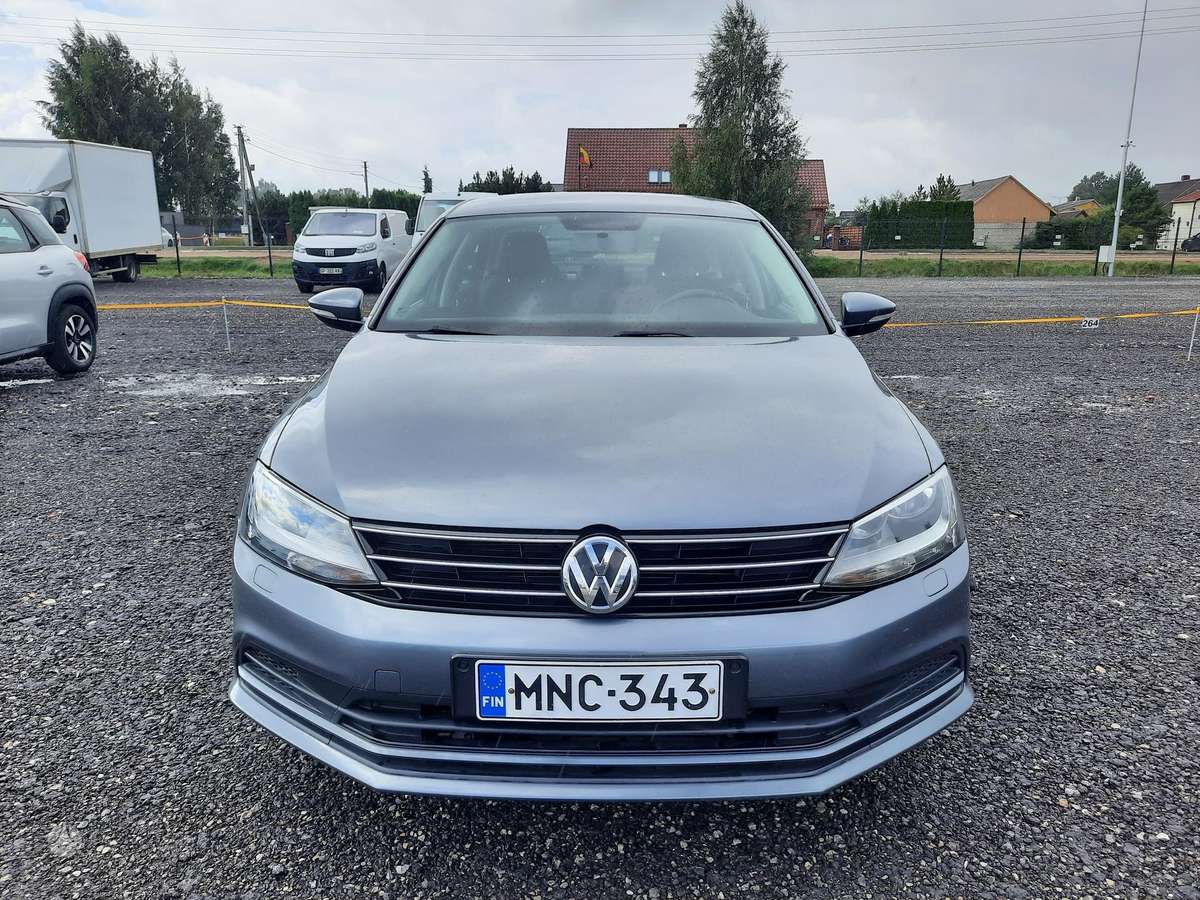 Volkswagen Jetta - 2