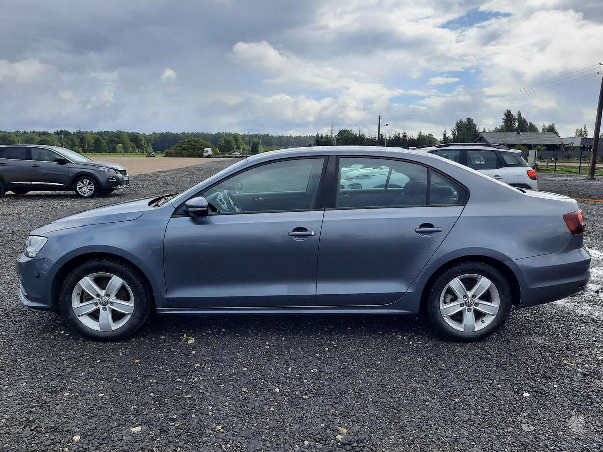 Volkswagen Jetta - 8