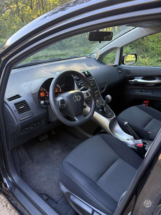 Toyota Auris - 2
