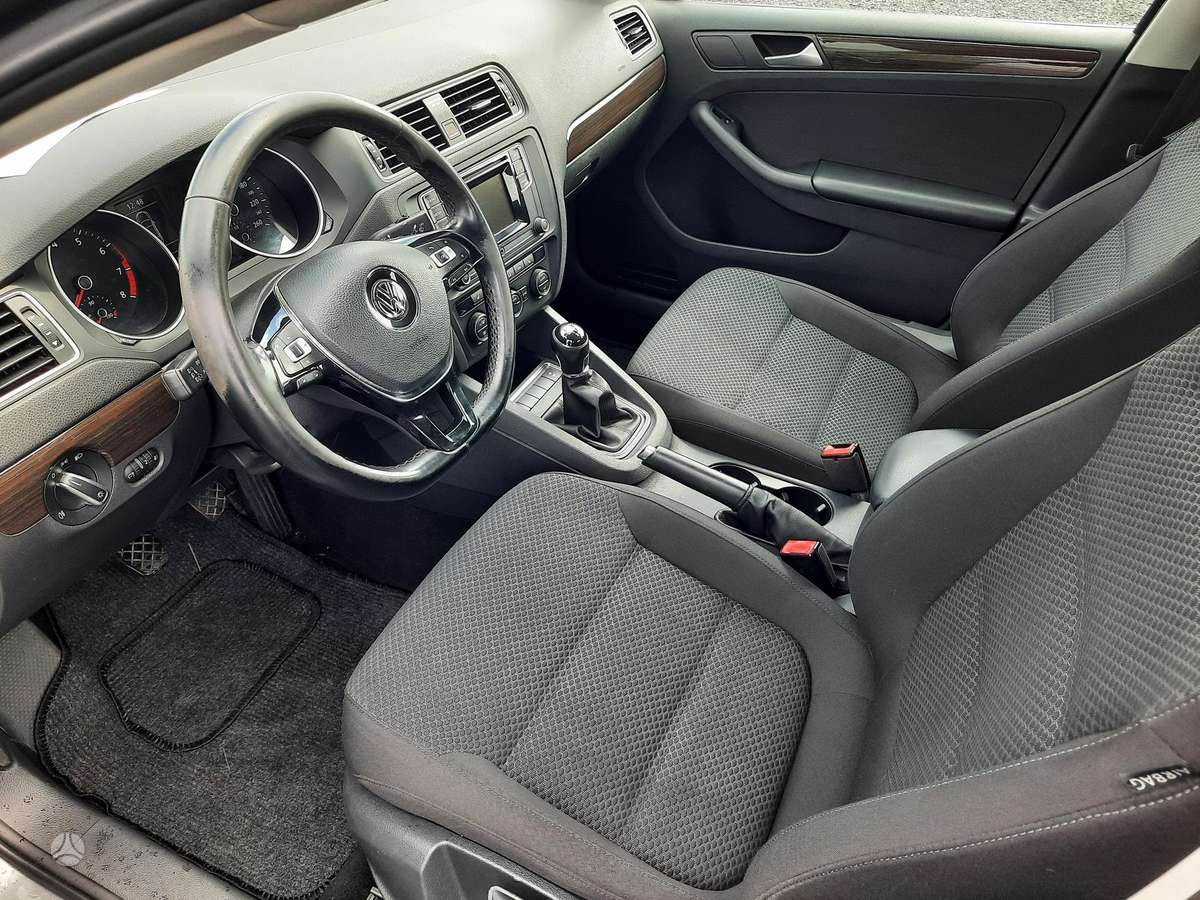 Volkswagen Jetta - 9