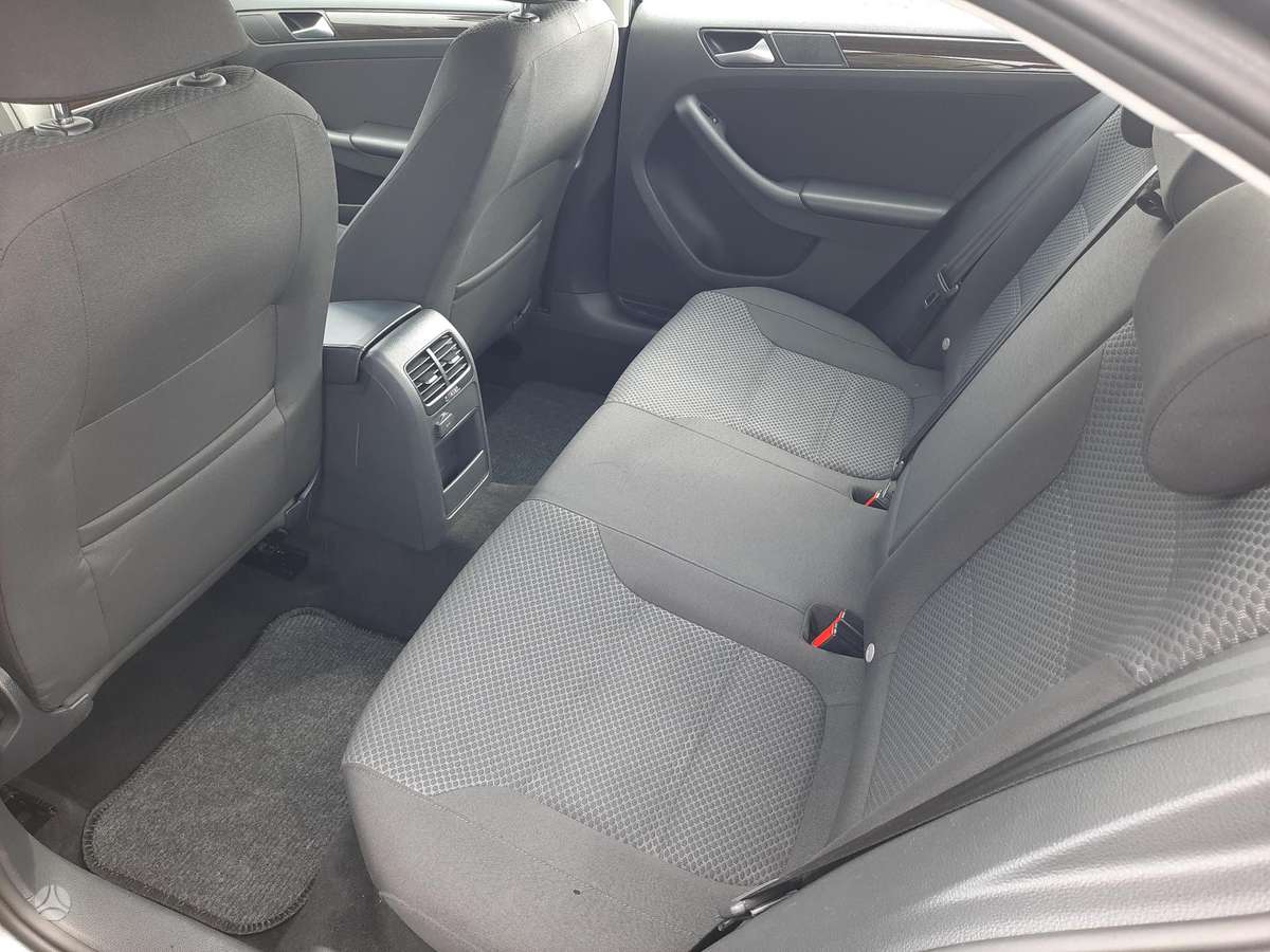Volkswagen Jetta - 10