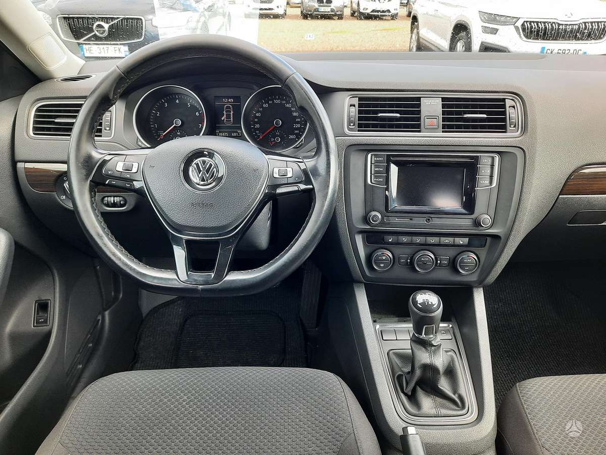 Volkswagen Jetta - 11