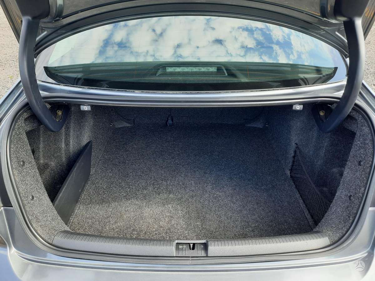 Volkswagen Jetta - 12