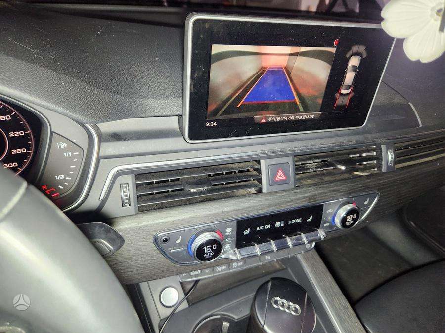 Audi A4, 2.0 l., Седан