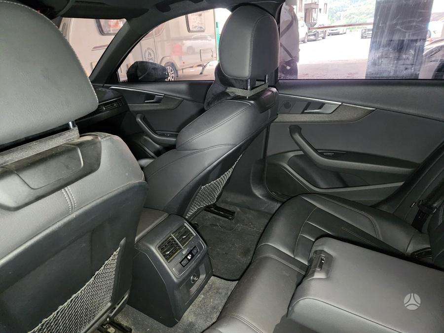 Audi A4, 2.0 l., Седан