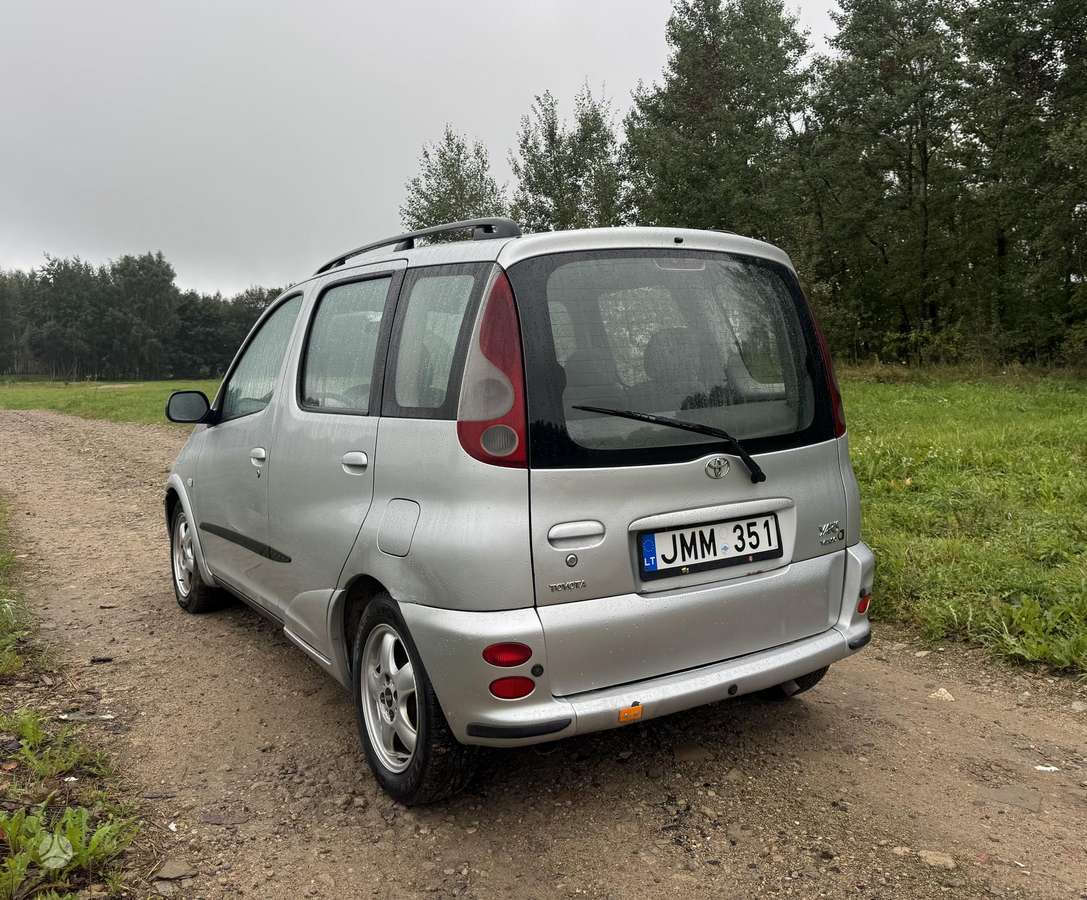 Toyota Yaris Verso - 3