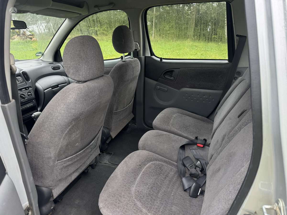 Toyota Yaris Verso - 5