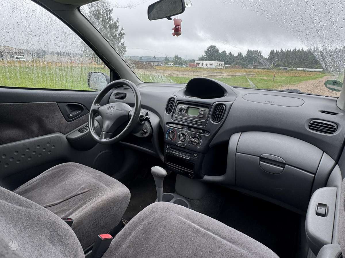 Toyota Yaris Verso - 6