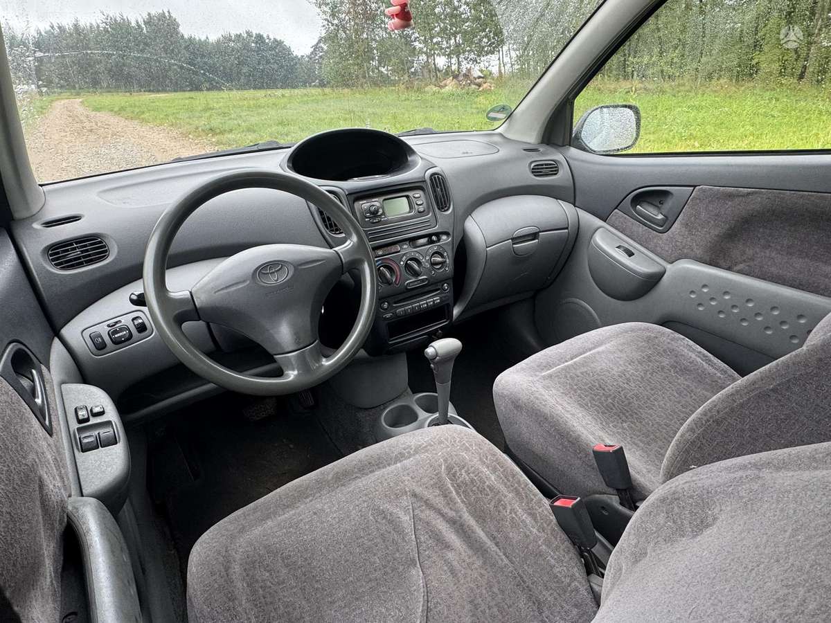 Toyota Yaris Verso - 7