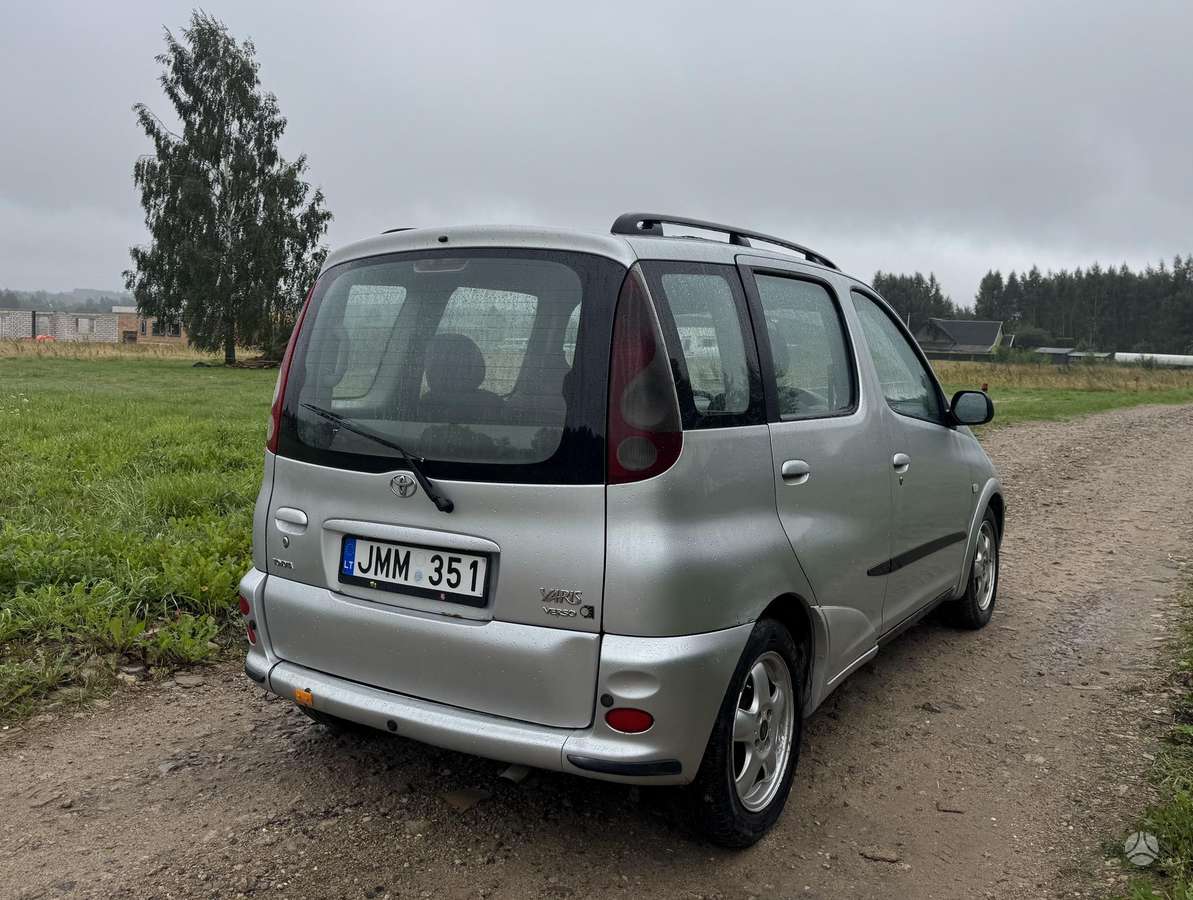 Toyota Yaris Verso - 4